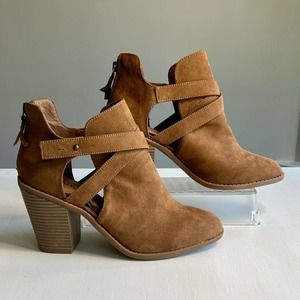 Rampage Ram Vedette Tan Faux Suede Strapped Ankle Boots Booties Size 8.5 EUC